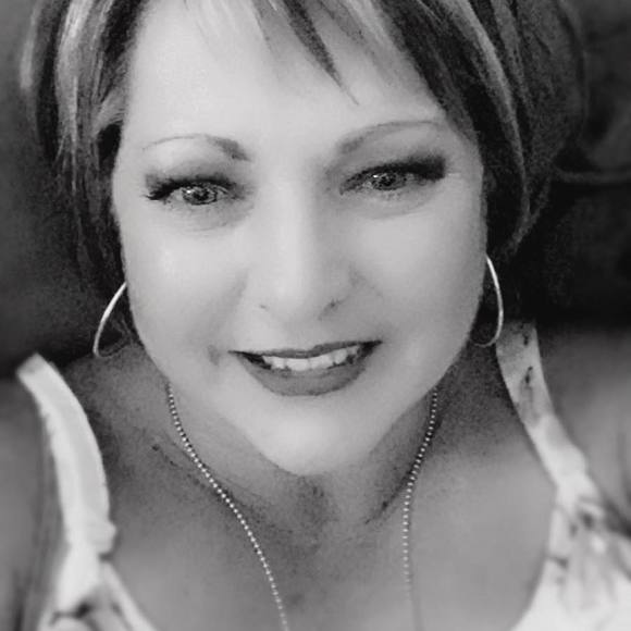 Meet your Posher, Ellen - Picture 1 of 1